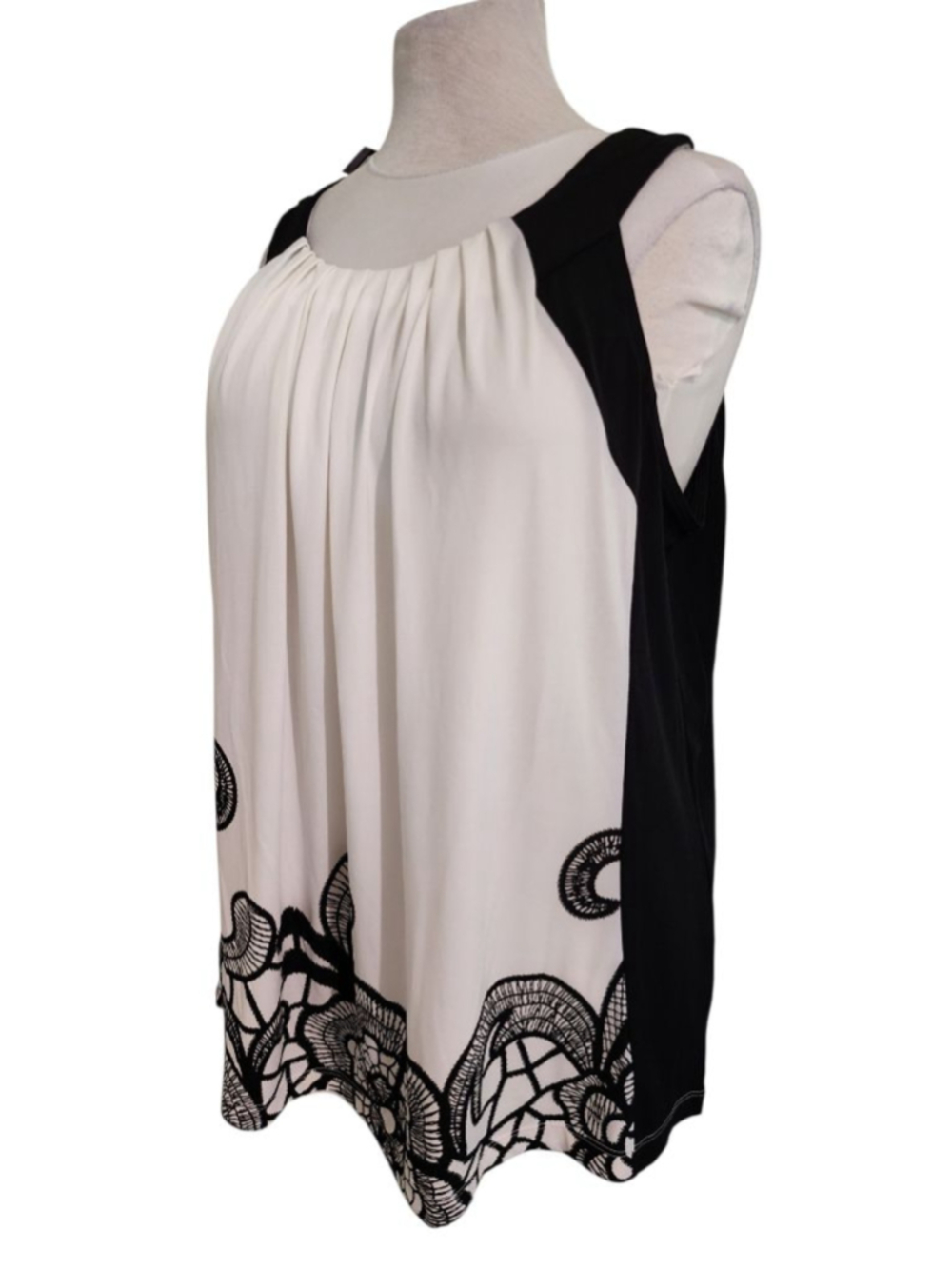 Worthington Woman 1X Black & White Lace Hem Sleeveless Blouse NWT Pleated Raglan
